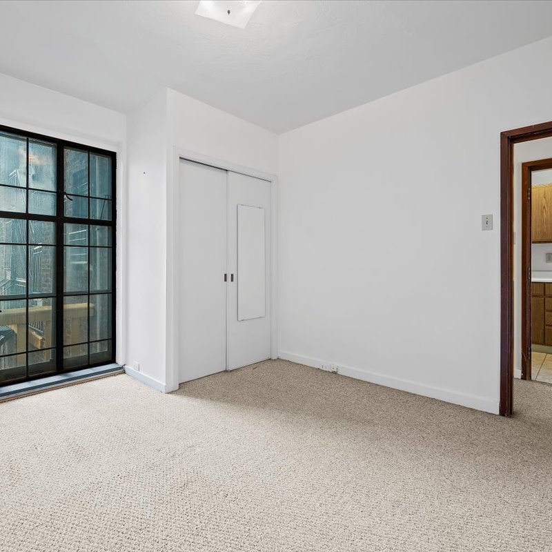 interior of 340 S. Highland Ave, Apt. 2A