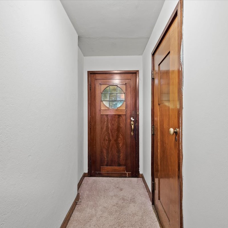interior of 340 S. Highland Ave, Apt. 2B
