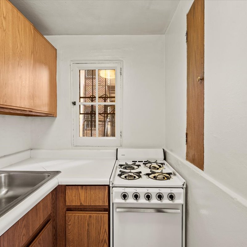 interior of 340 S. Highland Ave, Apt. 2B