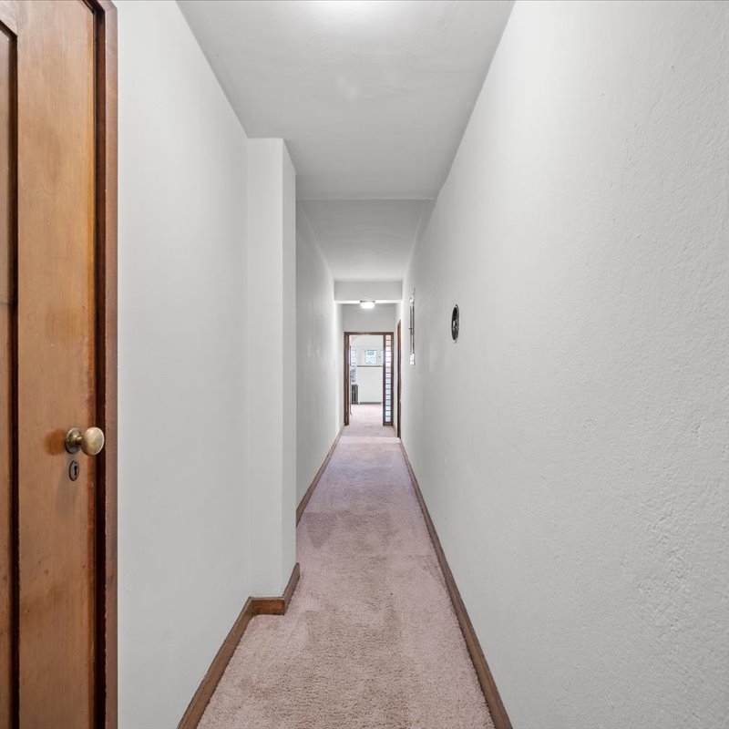 interior of 340 S. Highland Ave, Apt. 2B