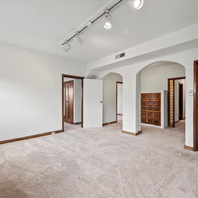 interior of 340 S. Highland Ave, Apt. 2B