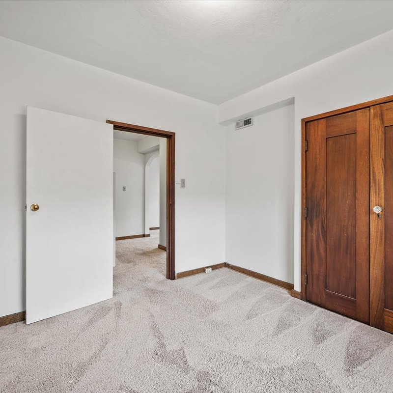 interior of 340 S. Highland Ave, Apt. 2B