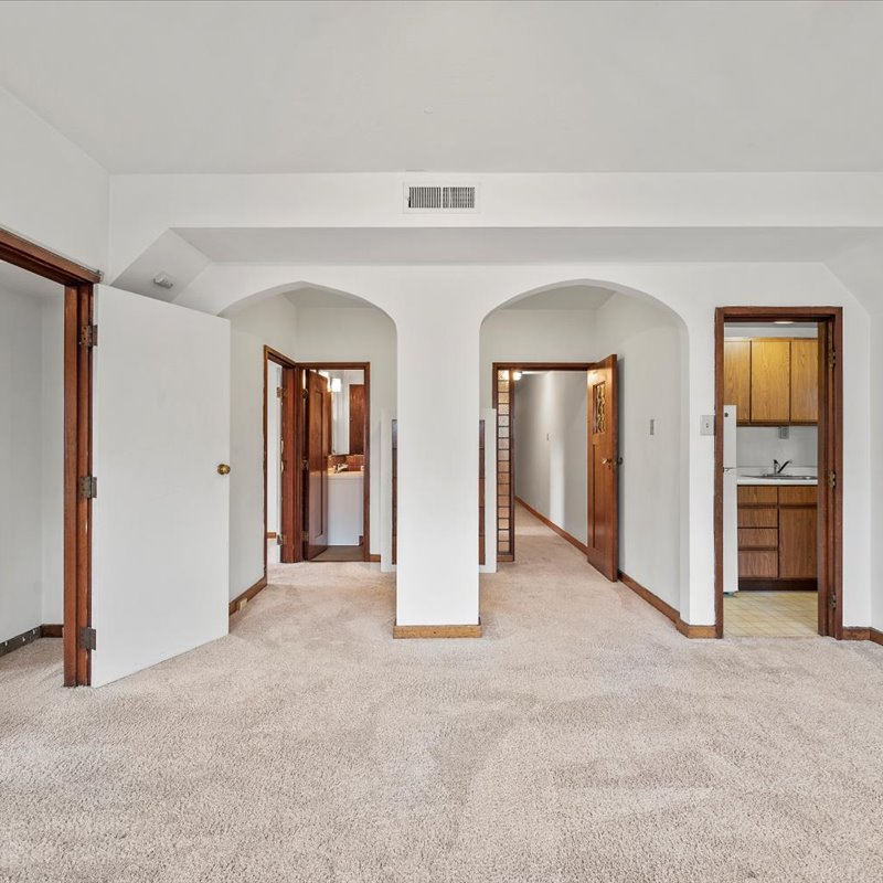 interior of 340 S. Highland Ave, Apt. 2B