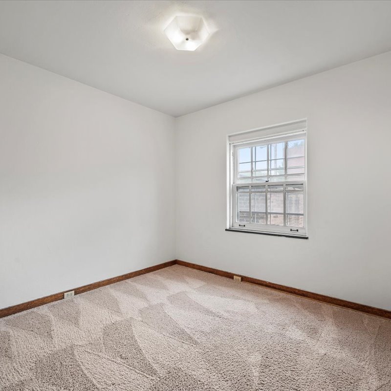 interior of 340 S. Highland Ave, Apt. 2B