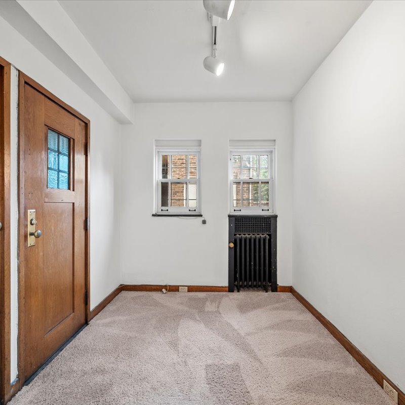 interior of 340 S. Highland Ave, Apt. 2B
