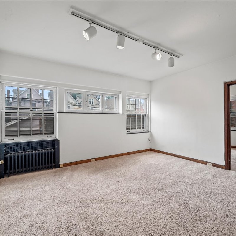 interior of 340 S. Highland Ave, Apt. 2B