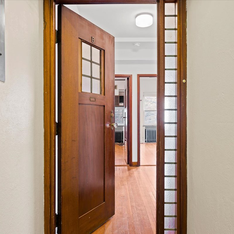 interior of 340 S. Highland Ave, Apt. 3B