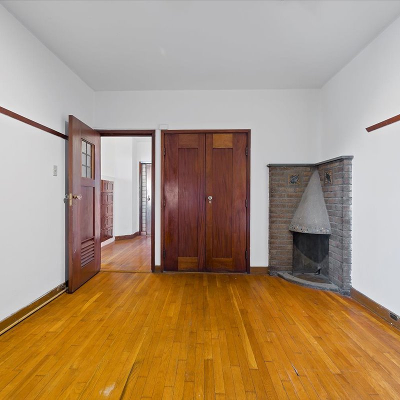 interior of 340 S. Highland Ave, Apt. 3B