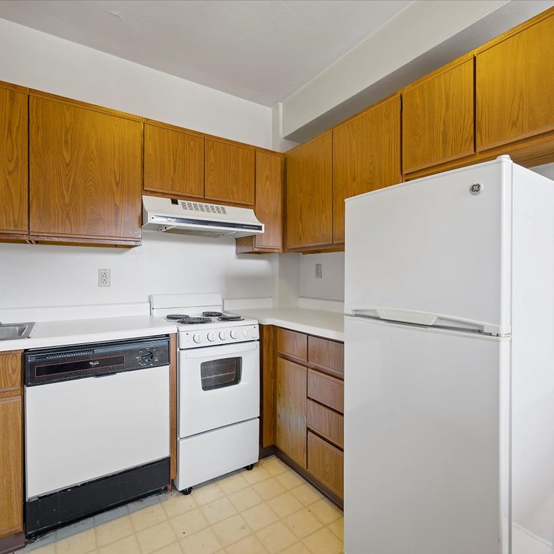 interior of 340 S. Highland Ave, Apt. 3B