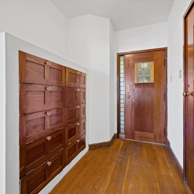 interior of 340 S. Highland Ave, Apt. 3B