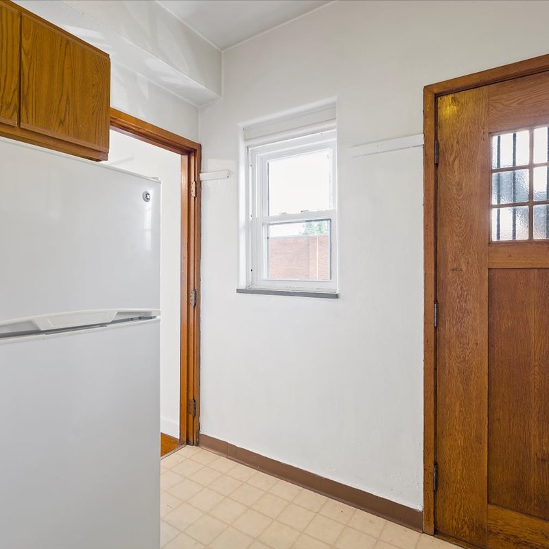 interior of 340 S. Highland Ave, Apt. 3B