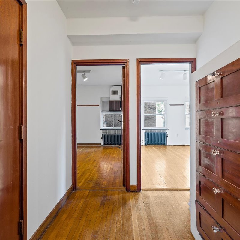 interior of 340 S. Highland Ave, Apt. 3B