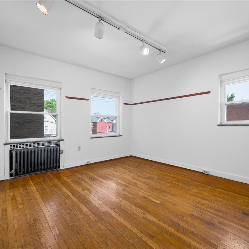 interior of 340 S. Highland Ave, Apt. 3B