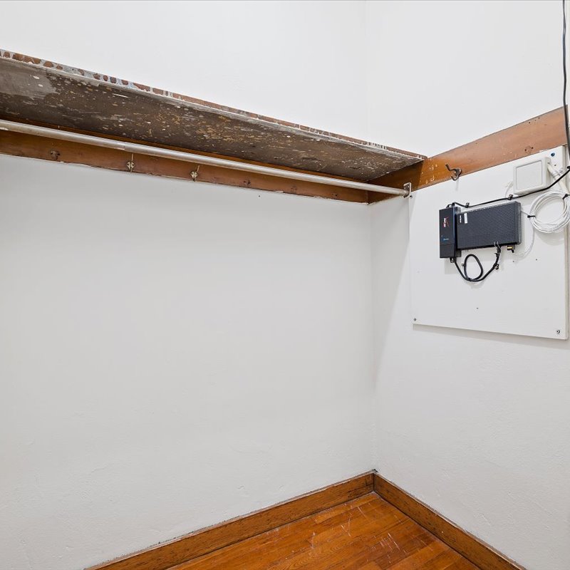 interior of 340 S. Highland Ave, Apt. 3B