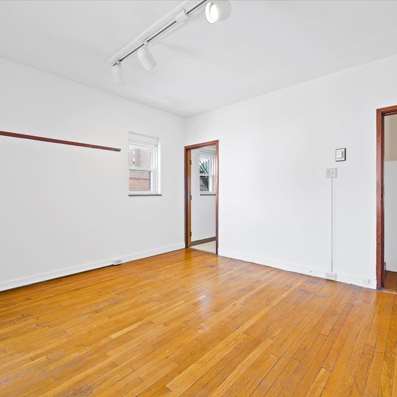 interior of 340 S. Highland Ave, Apt. 3B