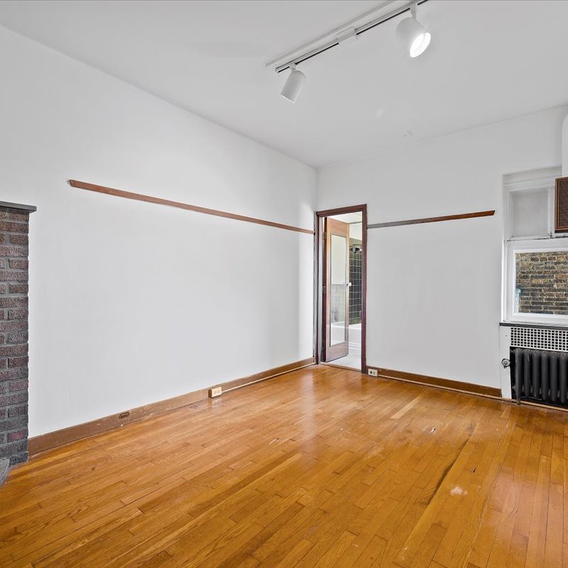 interior of 340 S. Highland Ave, Apt. 3B