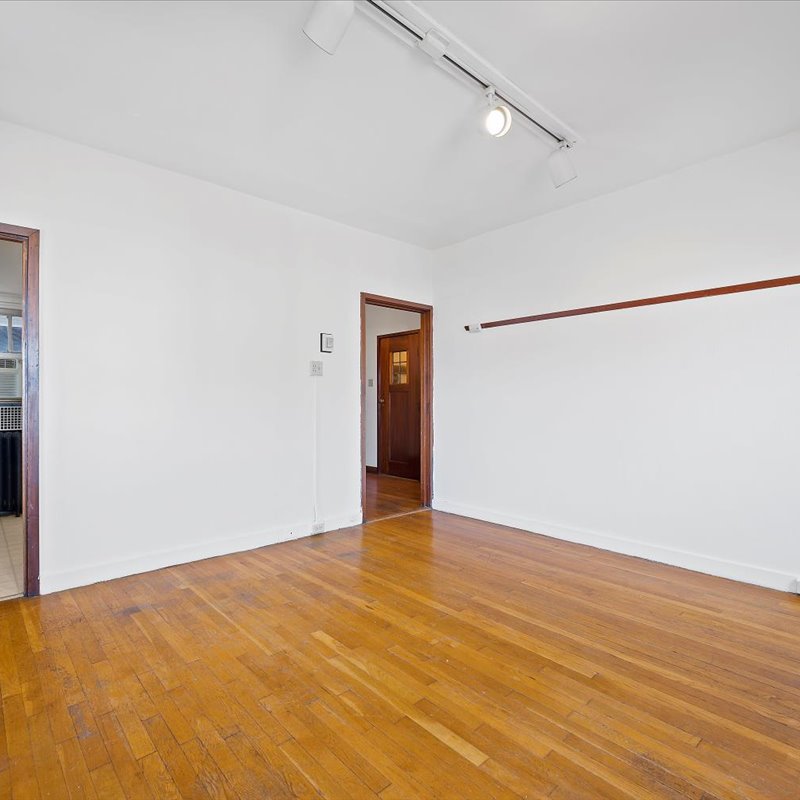 interior of 340 S. Highland Ave, Apt. 3B