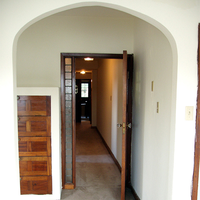 interior of 340 S. Highland Ave, Apt. 4B
