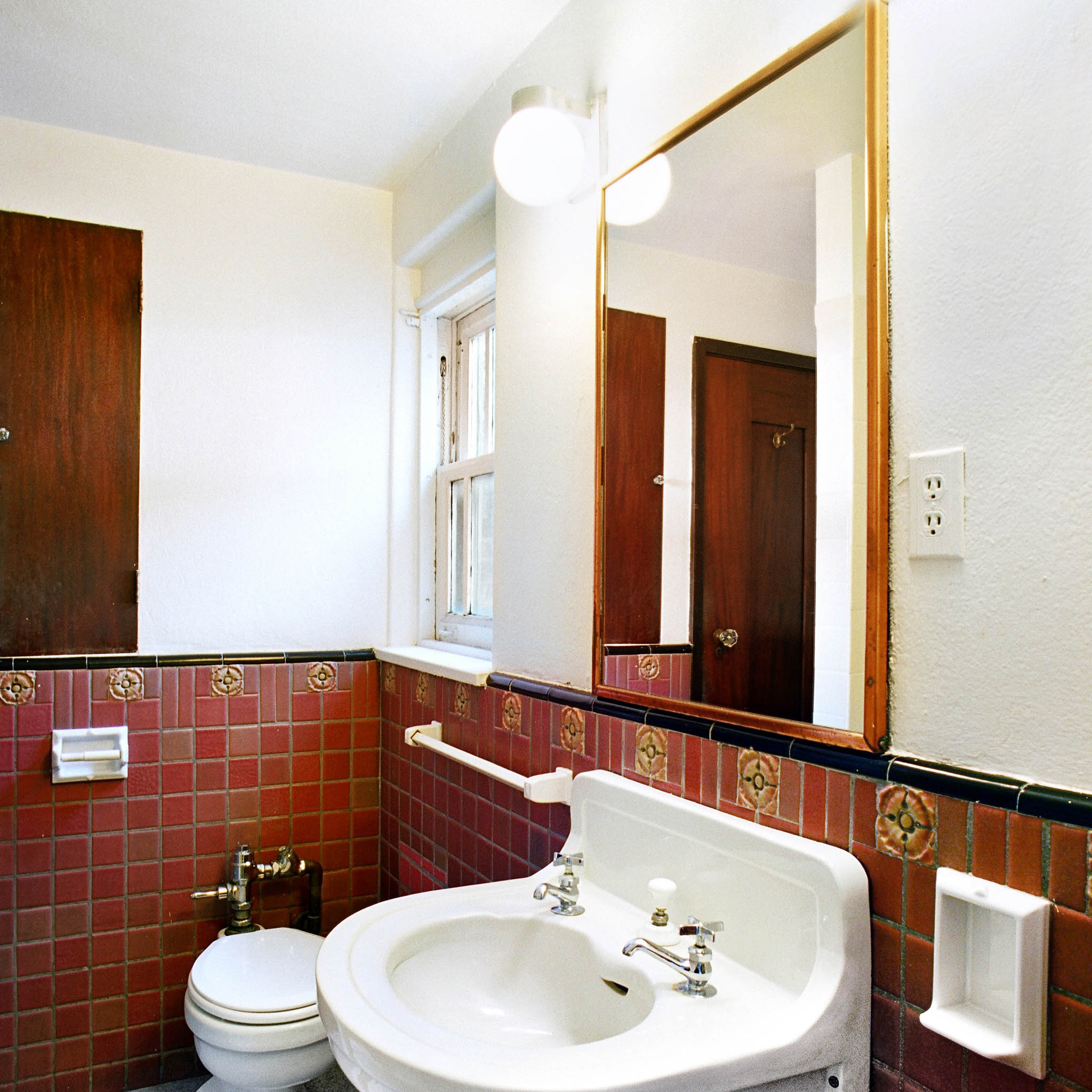 interior of 340 S. Highland Ave, Apt. 7A