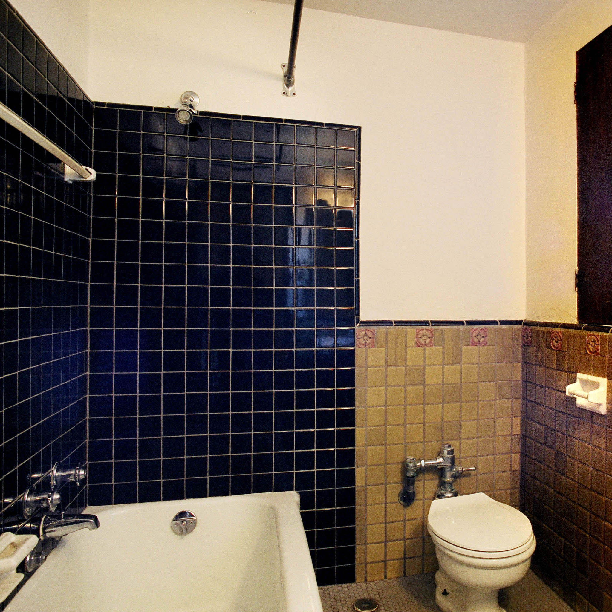 interior of 340 S. Highland Ave, Apt. 7B