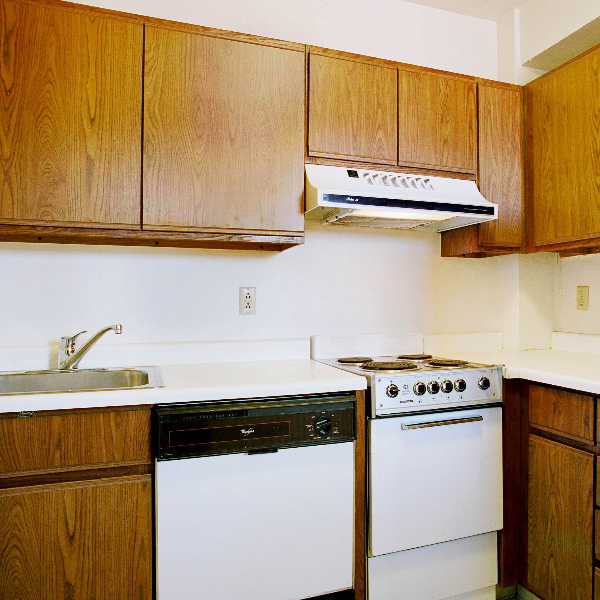 interior of 340 S. Highland Ave, Apt. 7B