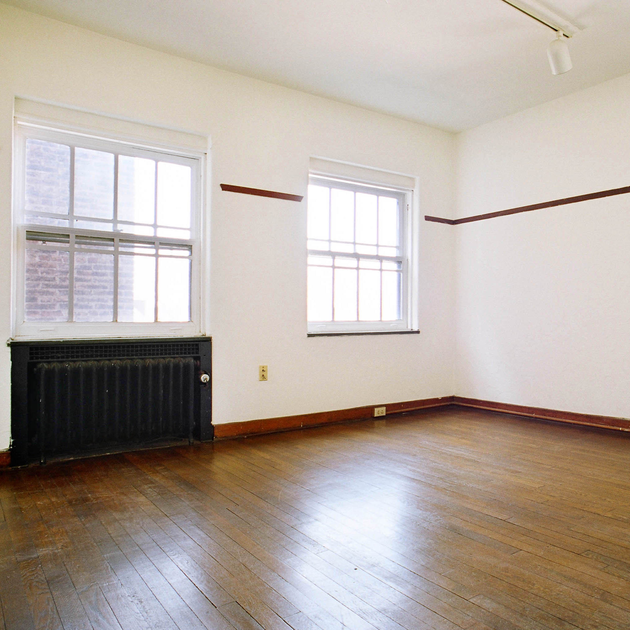 interior of 340 S. Highland Ave, Apt. 7B