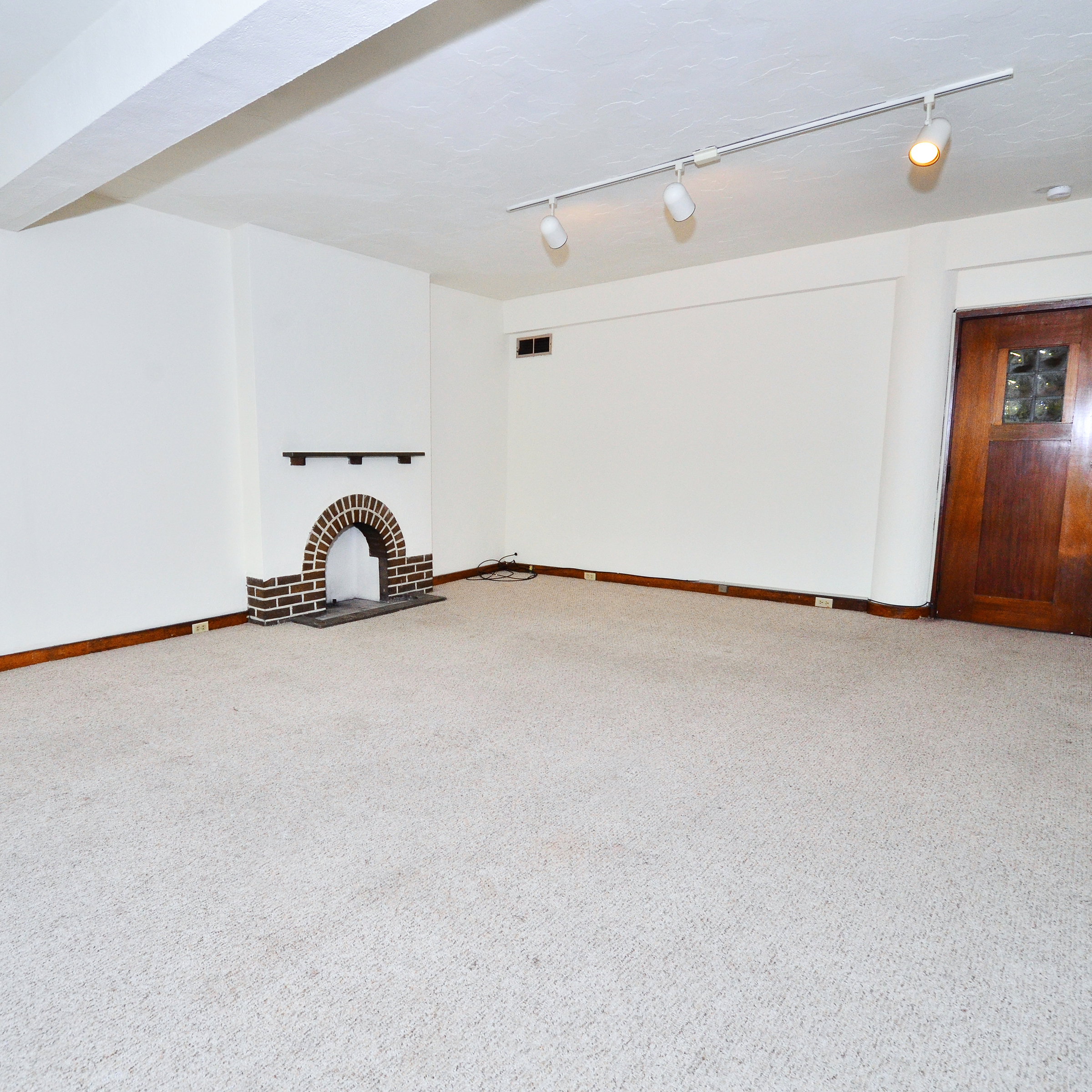 interior of 340 S. Highland Ave, Apt. 8A