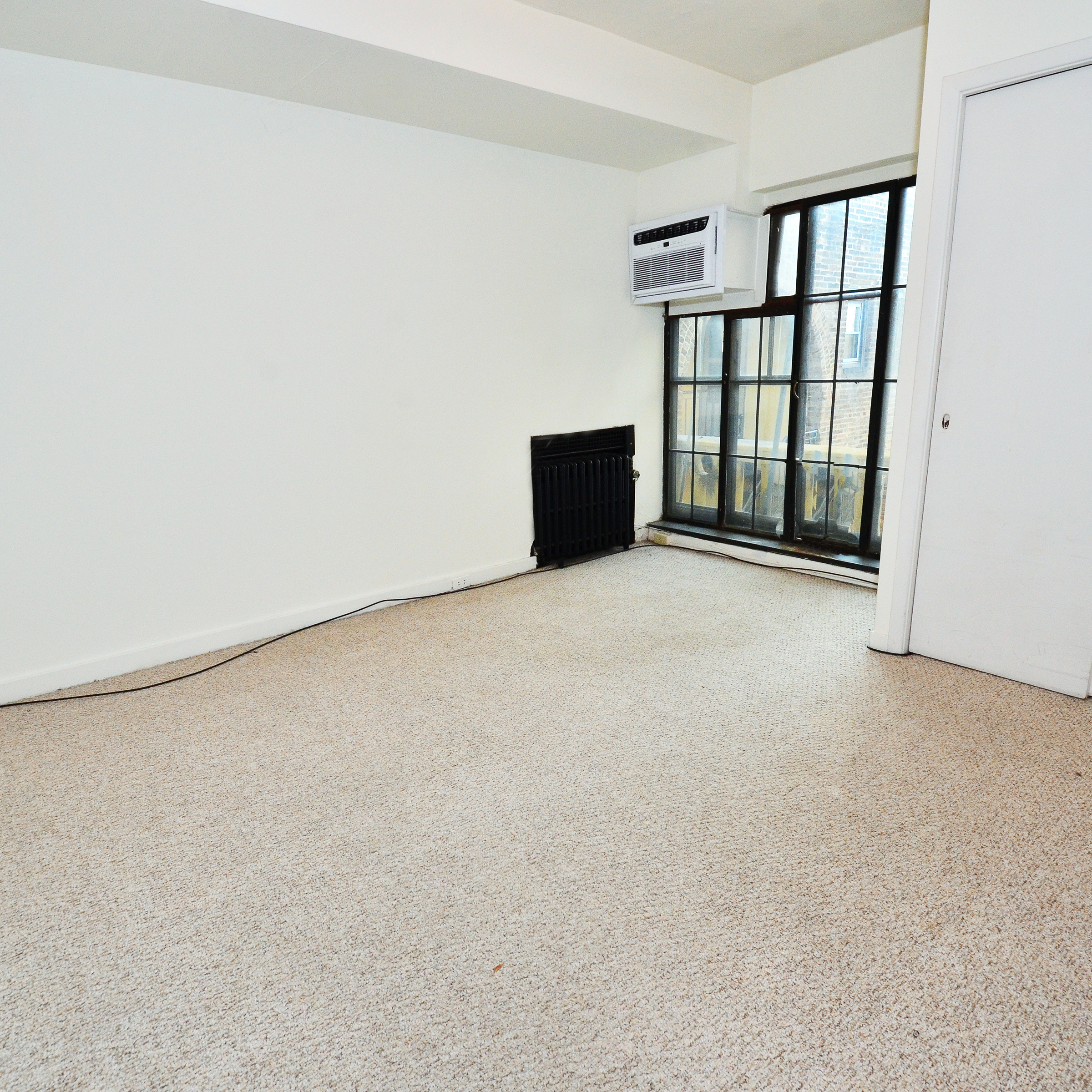 interior of 340 S. Highland Ave, Apt. 8A