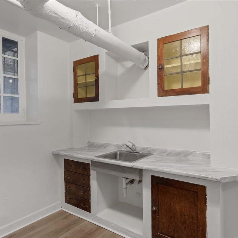 interior of 342 S. Highland Ave, Apt.  9C