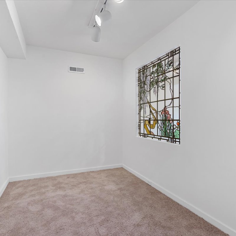 interior of 342 S. Highland Ave, Apt. 10A