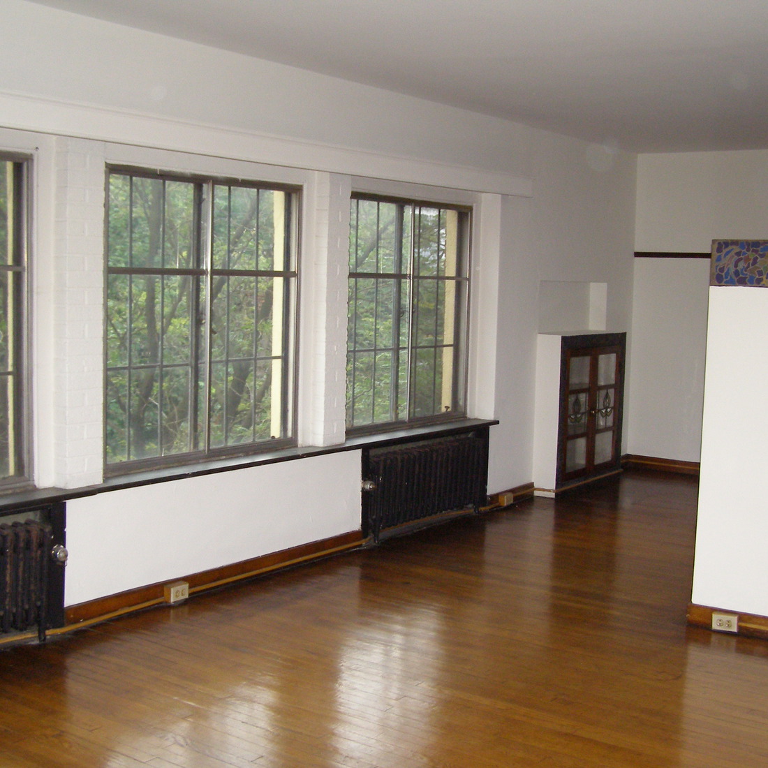 interior of 342 S. Highland Ave, Apt. 11A