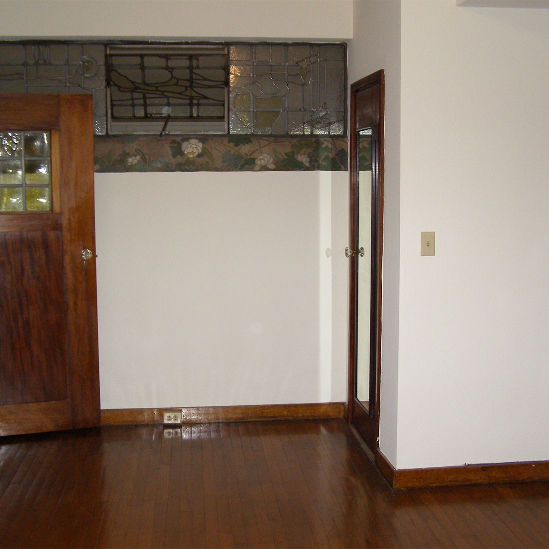 interior of 342 S. Highland Ave, Apt. 11A