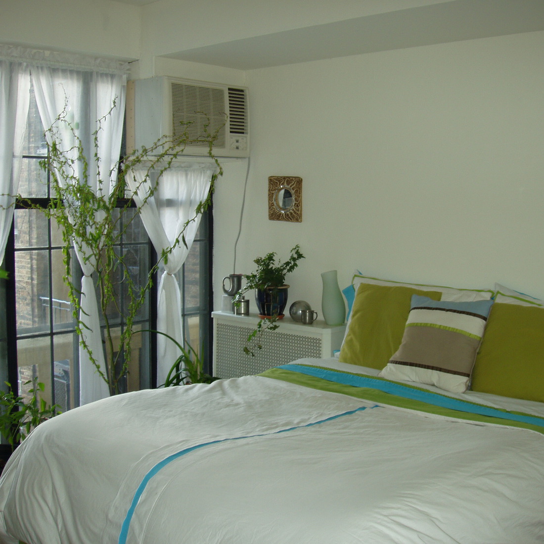 interior of 342 S. Highland Ave, Apt. 12A