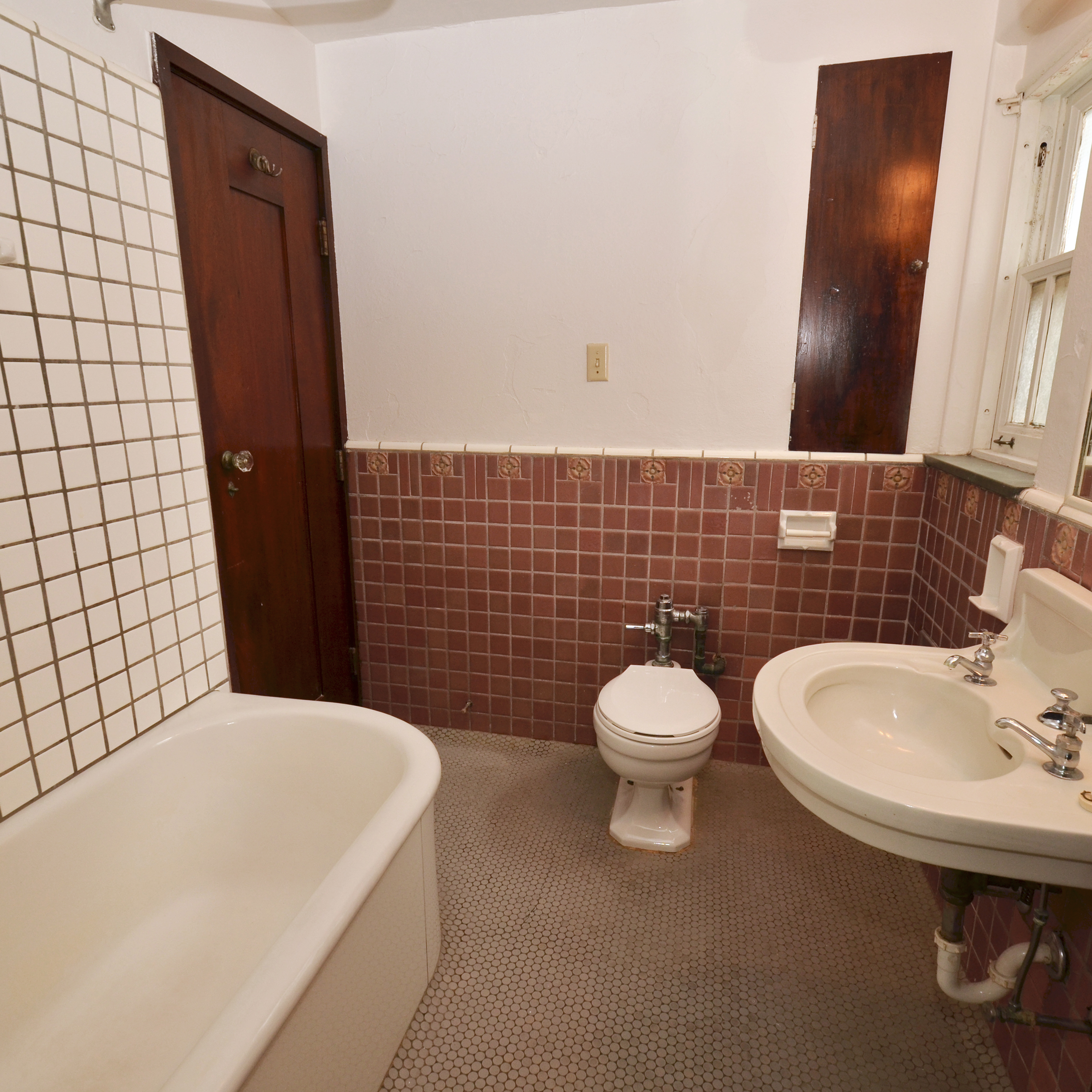 interior of 342 S. Highland Ave, Apt. 12B