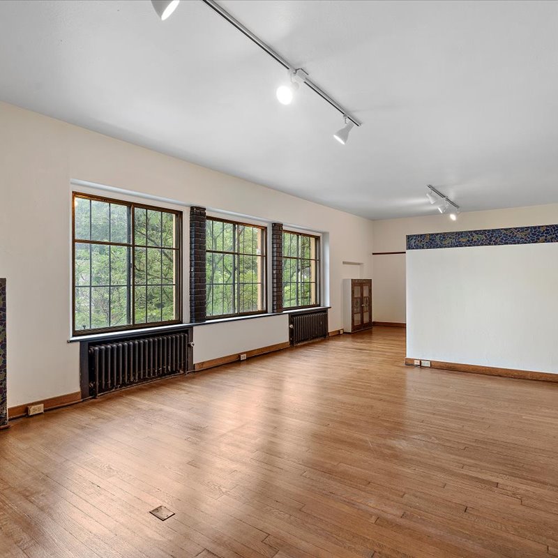 interior of 342 S. Highland Ave, Apt. 13A