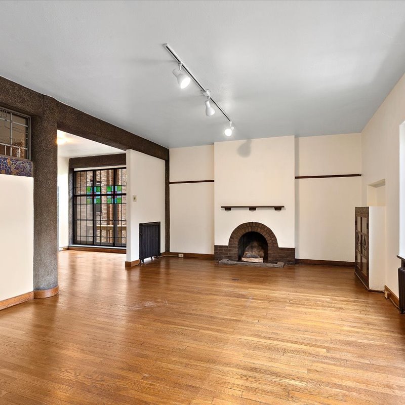 interior of 342 S. Highland Ave, Apt. 13A