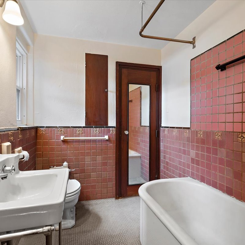 interior of 342 S. Highland Ave, Apt. 13A