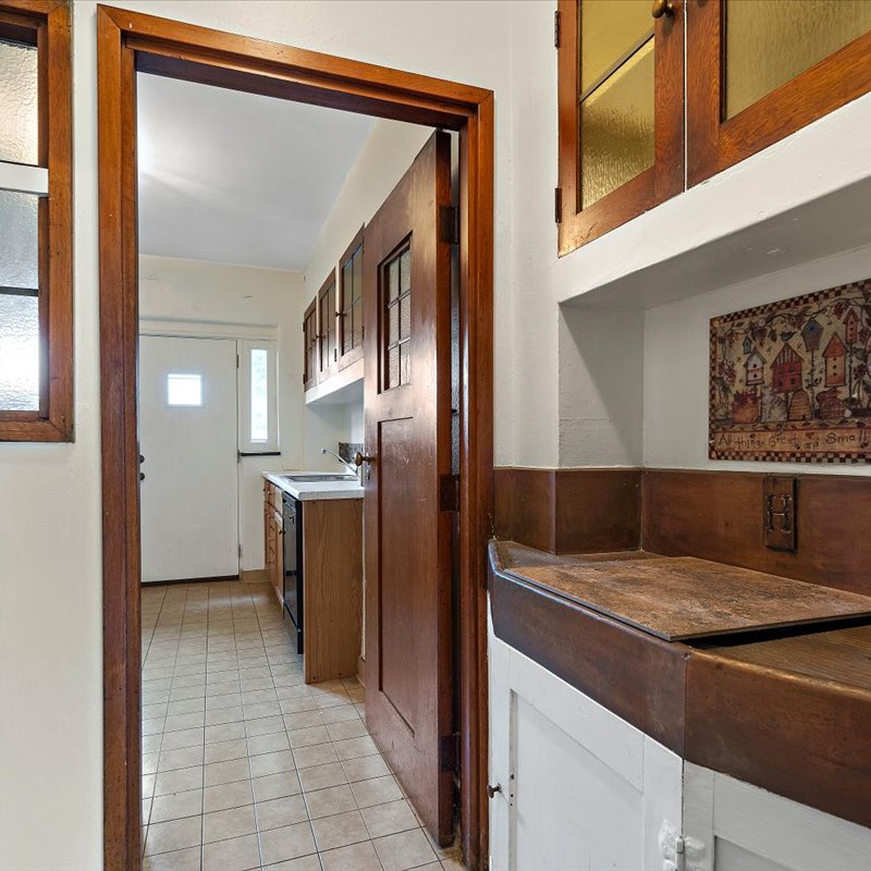 interior of 342 S. Highland Ave, Apt. 13A