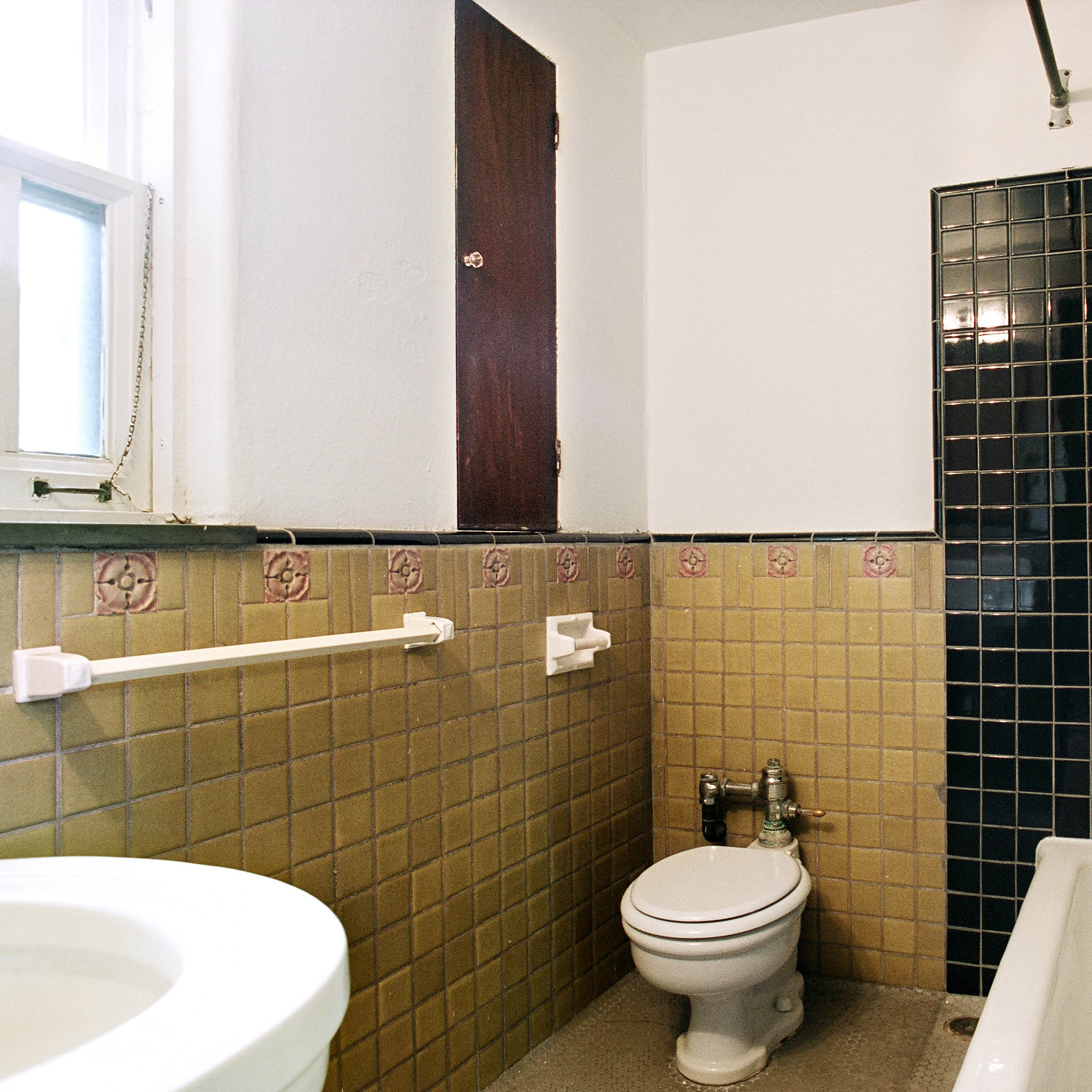 interior of 342 S. Highland Ave, Apt. 13B