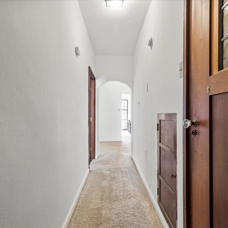 interior of 342 S. Highland Ave, Apt. 14A