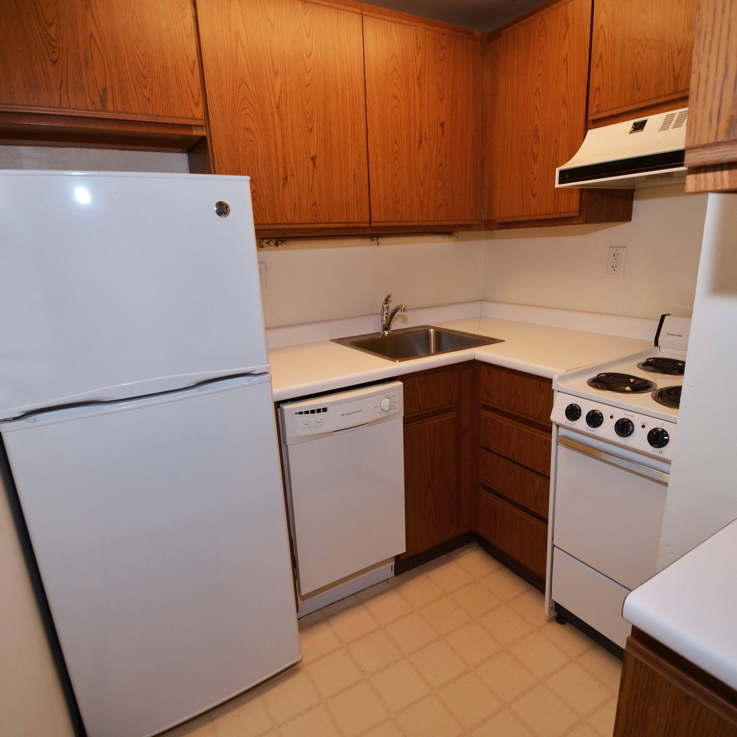 interior of 342 S. Highland Ave, Apt. 14B