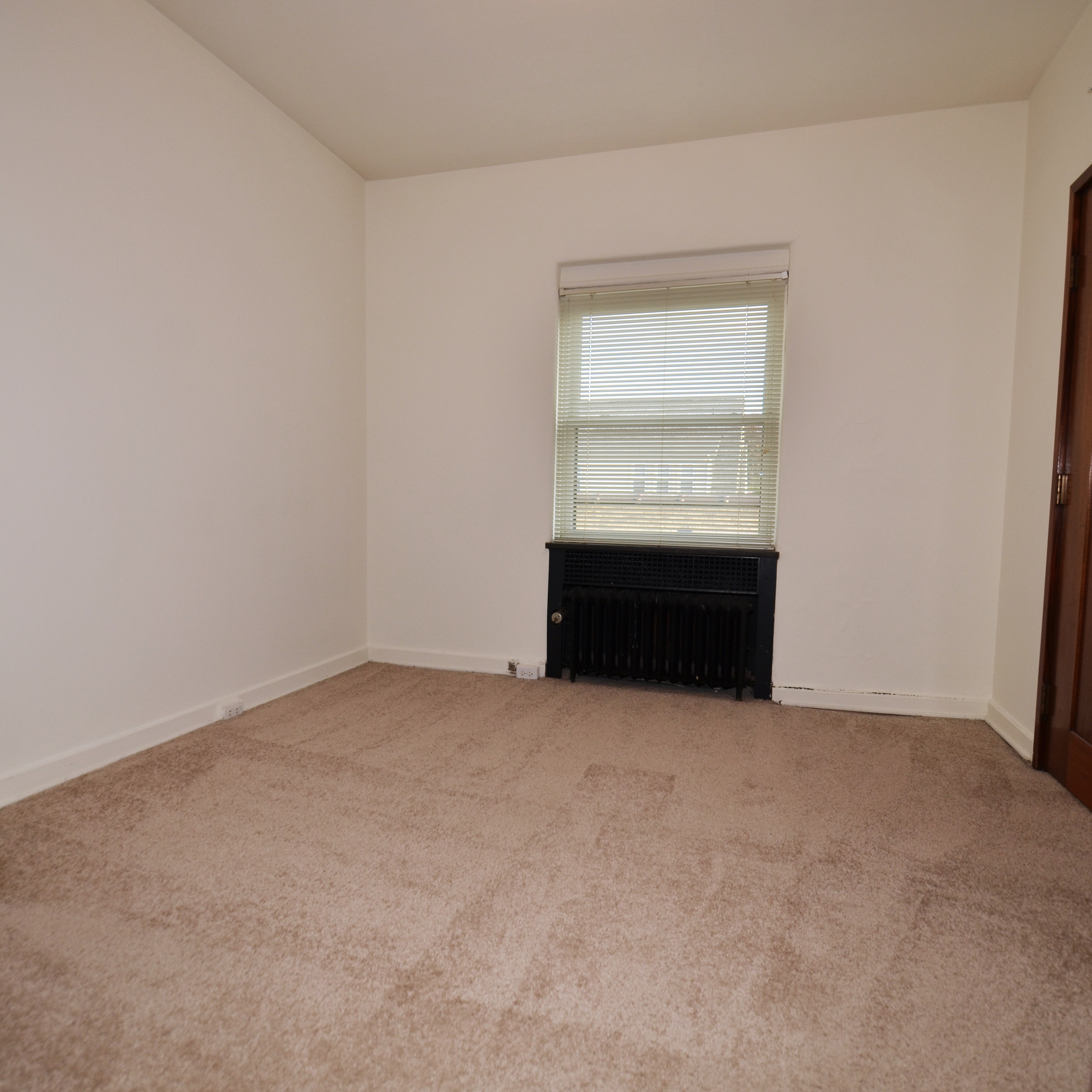 interior of 342 S. Highland Ave, Apt. 14B