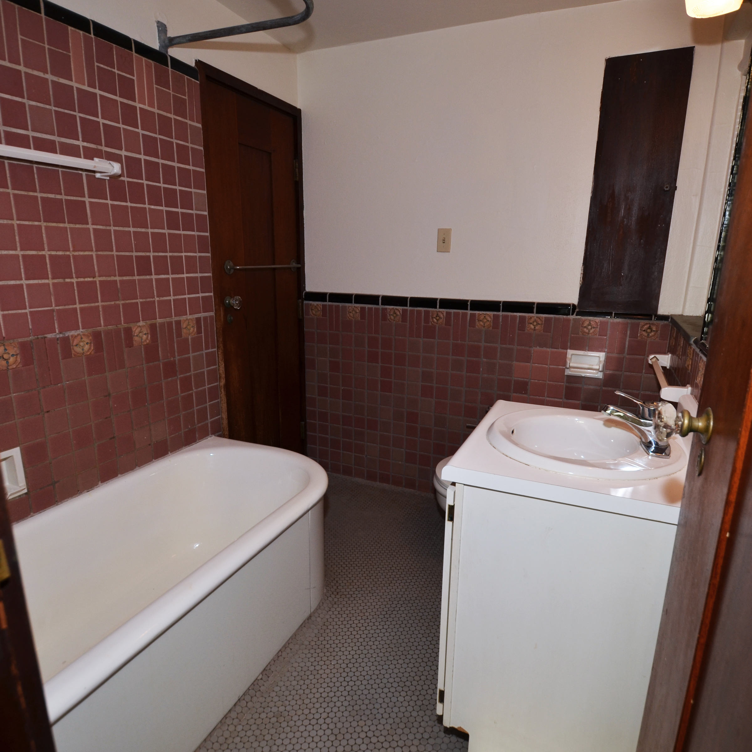 interior of 342 S. Highland Ave, Apt. 14B