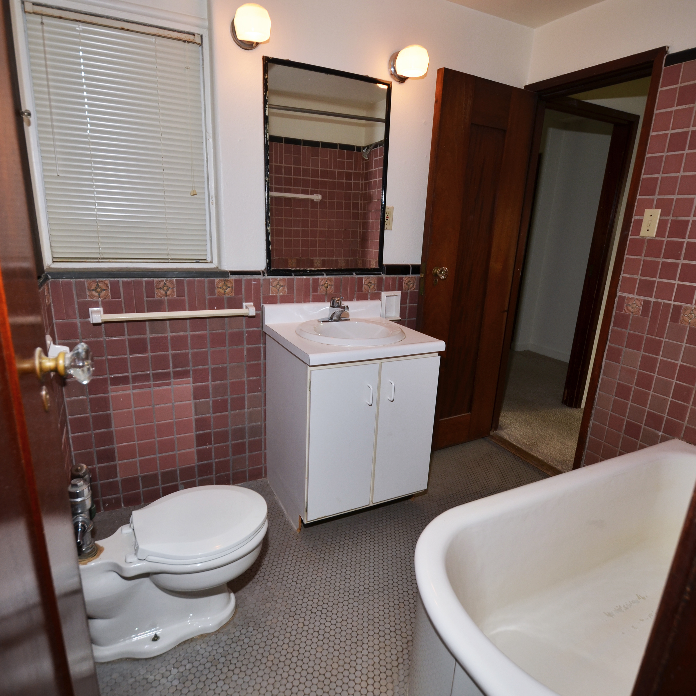 interior of 342 S. Highland Ave, Apt. 14B