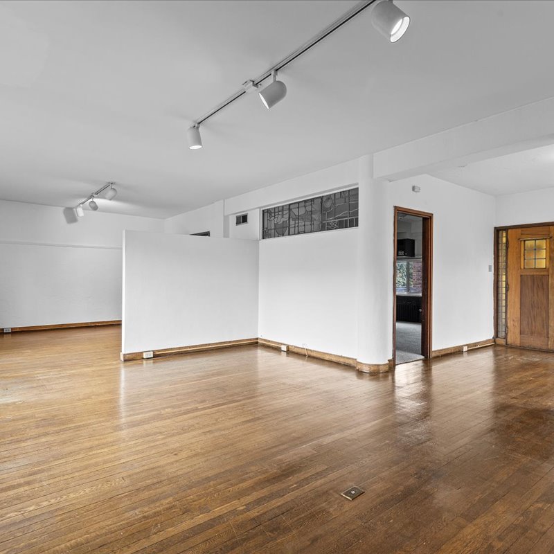 interior of 342 S. Highland Ave, Apt. 15A