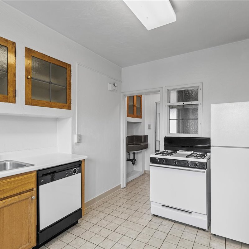 interior of 342 S. Highland Ave, Apt. 15A