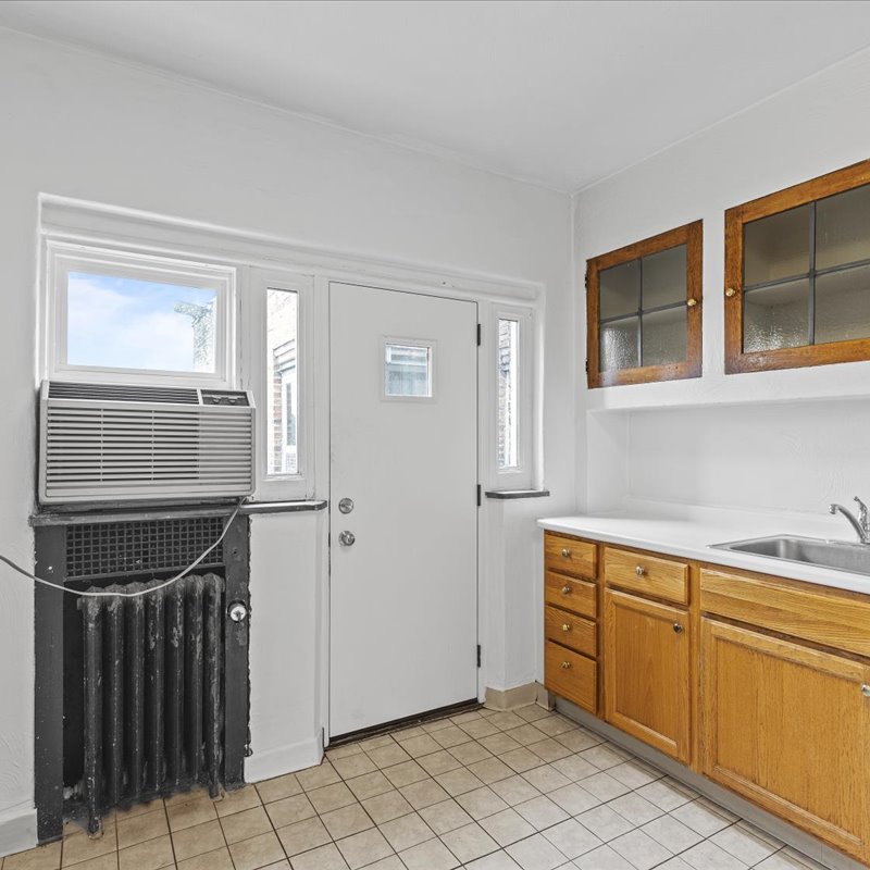 interior of 342 S. Highland Ave, Apt. 15A