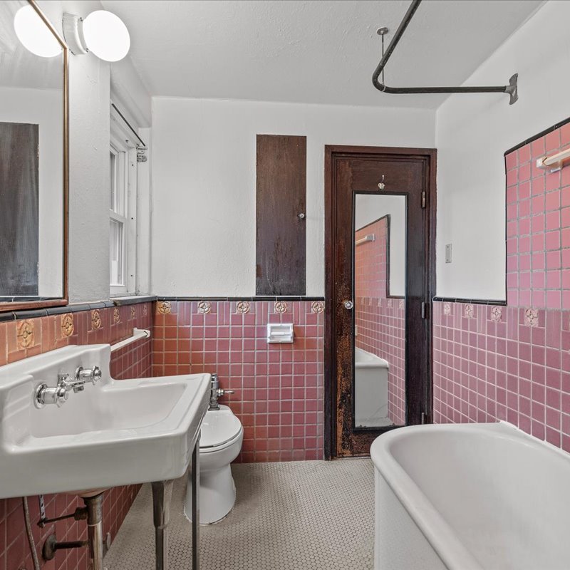 interior of 342 S. Highland Ave, Apt. 15A