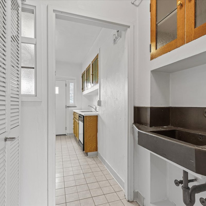 interior of 342 S. Highland Ave, Apt. 15A