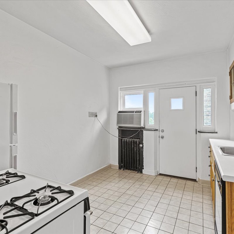 interior of 342 S. Highland Ave, Apt. 15A